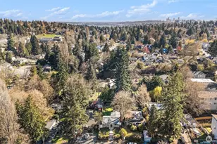 2327 NE 86th St, Seattle, WA 98115 - Photo 18