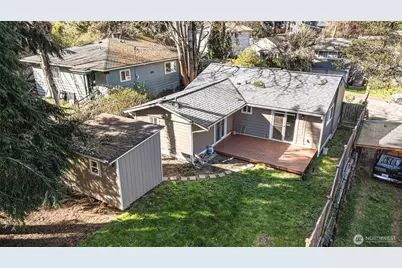 2327 NE 86th Street, Seattle, WA 98115 - Photo 2