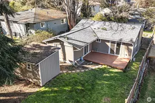 2327 NE 86th St, Seattle, WA 98115 - Photo 2