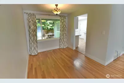 215 163rd Place SE, Bellevue, WA 98008 - Photo 4