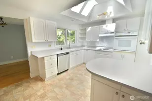 215 163rd Pl SE, Bellevue, WA 98008 - Photo 8