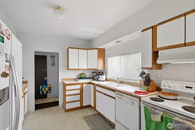 911 Martin Luther King Jr Way, Seattle, WA 98122 - Photo 10