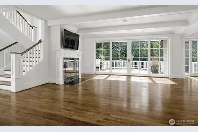 8975 NE 10th Street, Bellevue, WA 98004 - Photo 2