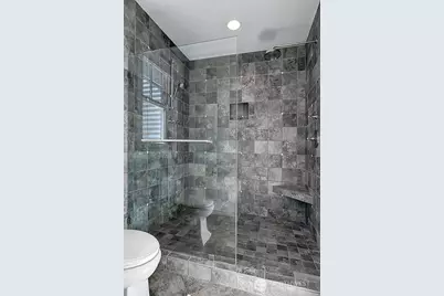 8975 NE 10th Street, Bellevue, WA 98004 - Photo 18