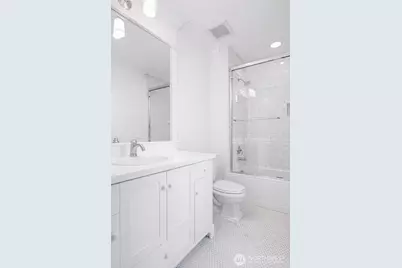 8975 NE 10th Street, Bellevue, WA 98004 - Photo 20