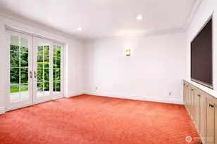 8975 NE 10th St, Bellevue, WA 98004 - Photo 16