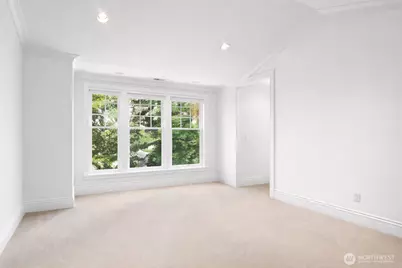 8975 NE 10th Street, Bellevue, WA 98004 - Photo 12