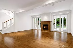 8975 NE 10th St, Bellevue, WA 98004 - Photo 14