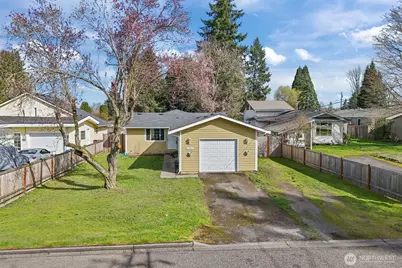 1711 4th Avenue NW, Puyallup, WA 98371 - Photo 1