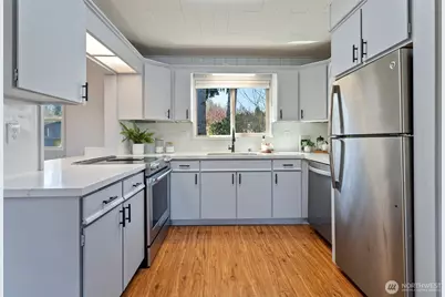 16714 Pleasant Beach Drive SE, Yelm, WA 98597 - Photo 10