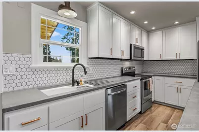 7610 4th Street SE, Lake Stevens, WA 98258 - Photo 4