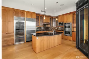 2716 Elliott Ave, Seattle, WA 98121 - Photo 4