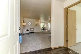 8521 175th St Ct E, Puyallup, WA 98375 - Photo 2