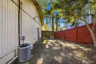 7919 194th Pl SW, Edmonds, WA 98026 - Photo 32