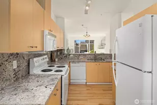 17421 1st Ln NE, Duvall, WA 98019 - Photo 4