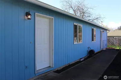1403 N 4th Avenue, Kelso, WA 98626 - Photo 2