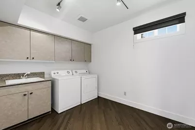 745 Bellevue Avenue E #402, Seattle, WA 98102 - Photo 34