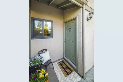 10045 NE 138th Place #E5, Kirkland, WA 98034 - Photo 2