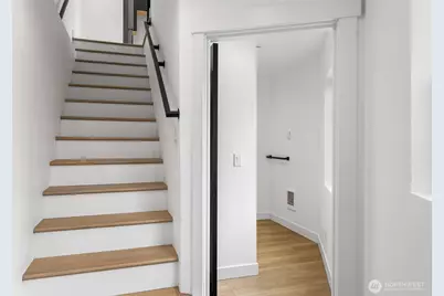 4047 25th Avenue W, Seattle, WA 98199 - Photo 2