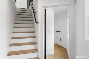 4047 25th Ave W, Seattle, WA 98199 - Photo 2