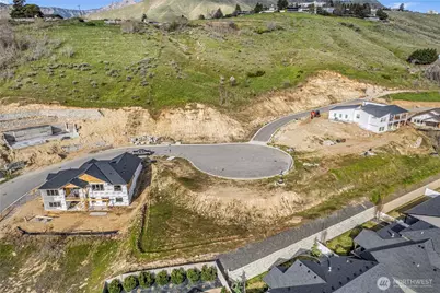 978 Spring Mountain Drive, Wenatchee, WA 98801 - Photo 4