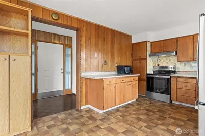 1729 121st Street S, Tacoma, WA 98444 - Photo 4