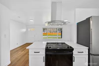 920 SW Bowmer St, Oak Harbor, WA 98277 - Photo 6