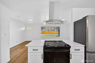 920 SW Bowmer St, Oak Harbor, WA 98277 - Photo 6