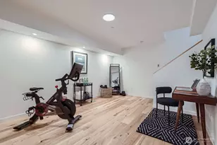 517 Howe St, Seattle, WA 98109 - Photo 16