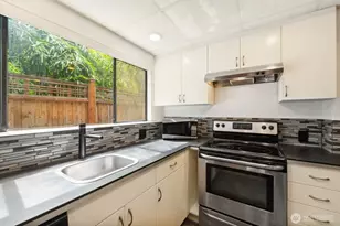 9533 Lake Shore Blvd NE, Seattle, WA 98115 - Photo 14