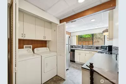 9533 Lake Shore Boulevard NE #A, Seattle, WA 98115 - Photo 10