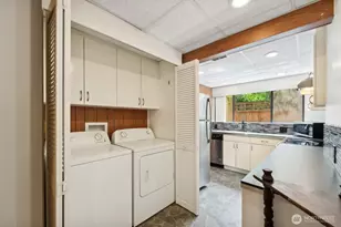 9533 Lake Shore Blvd NE, Seattle, WA 98115 - Photo 10