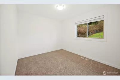 3606 Waller Road E, Tacoma, WA 98443 - Photo 10