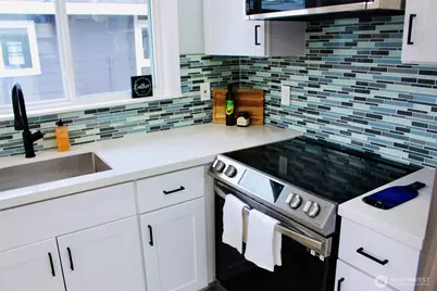 9040 17th Avenue SW, Seattle, WA 98106 - Photo 10