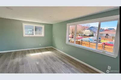 9040 17th Avenue SW, Seattle, WA 98106 - Photo 4
