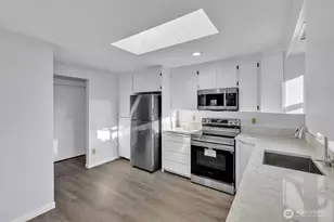 701 21st St SE, Puyallup, WA 98372 - Photo 4