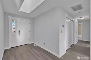 701 21st St SE, Puyallup, WA 98372 - Photo 2