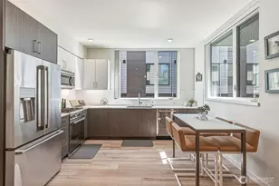 6313 9th Ave NE, Seattle, WA 98115 - Photo 2