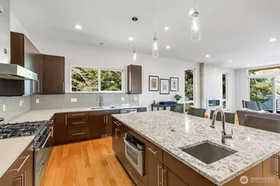 9719 Lake Shore Boulevard NE, Seattle, WA 98115 - Photo 16