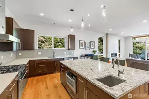 9719 Lake Shore Blvd NE, Seattle, WA 98115 - Photo 16
