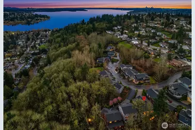 9026 NE 127th Place, Kirkland, WA 98034 - Photo 4