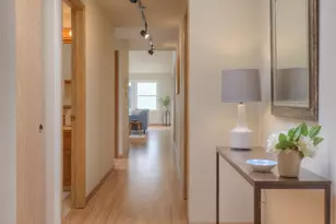 909 N 35th St, Seattle, WA 98103 - Photo 2