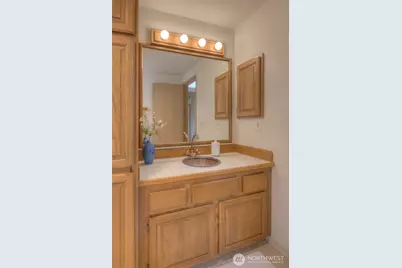 909 N 35th Street #402, Seattle, WA 98103 - Photo 28