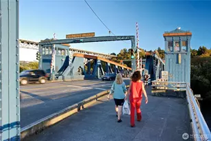 909 N 35th St, Seattle, WA 98103 - Photo 32