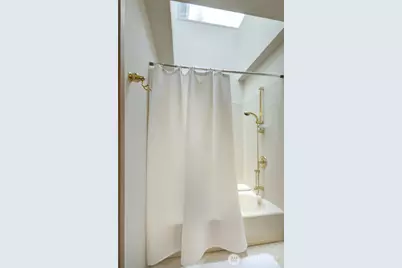 909 N 35th Street #402, Seattle, WA 98103 - Photo 22