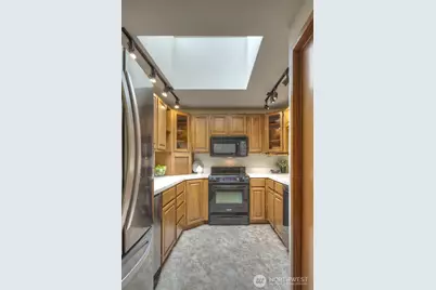 909 N 35th Street #402, Seattle, WA 98103 - Photo 12