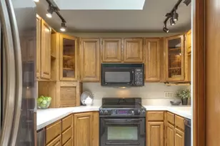 909 N 35th St, Seattle, WA 98103 - Photo 12