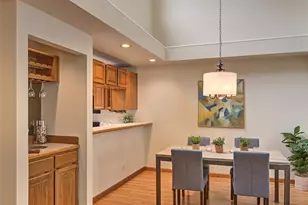 909 N 35th St, Seattle, WA 98103 - Photo 12