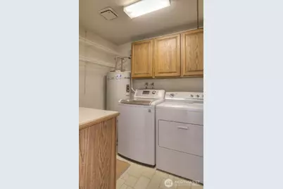 909 N 35th Street #402, Seattle, WA 98103 - Photo 20