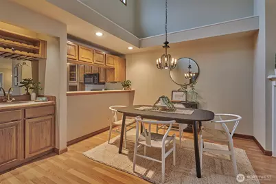 909 N 35th Street #402, Seattle, WA 98103 - Photo 6
